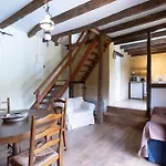 펜션 Moulin De La Grenaderie Sergeac